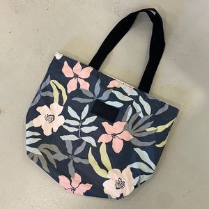 Aloha Collection Day Tripper Bag in Color Eve